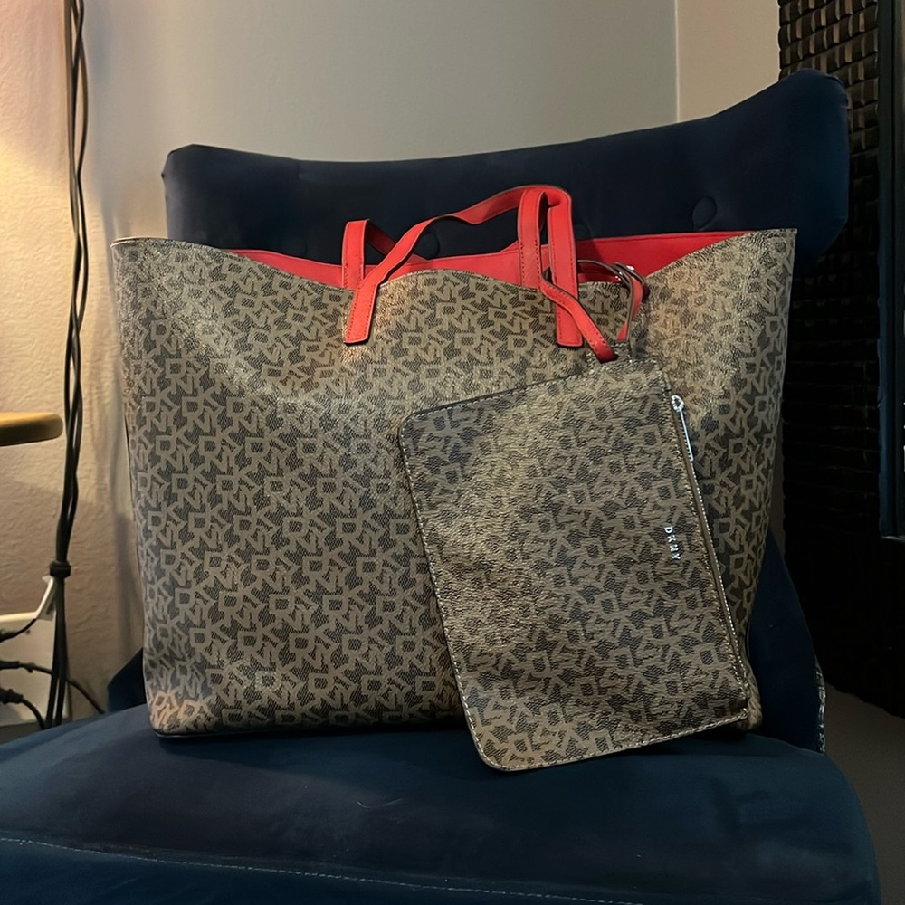 DKNY tote. Like new.